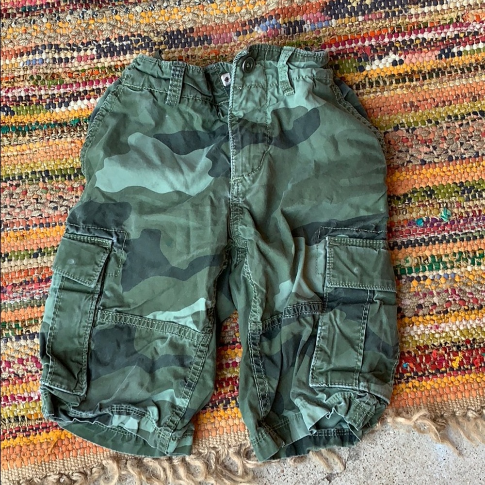 Gap cammo cargo shorts